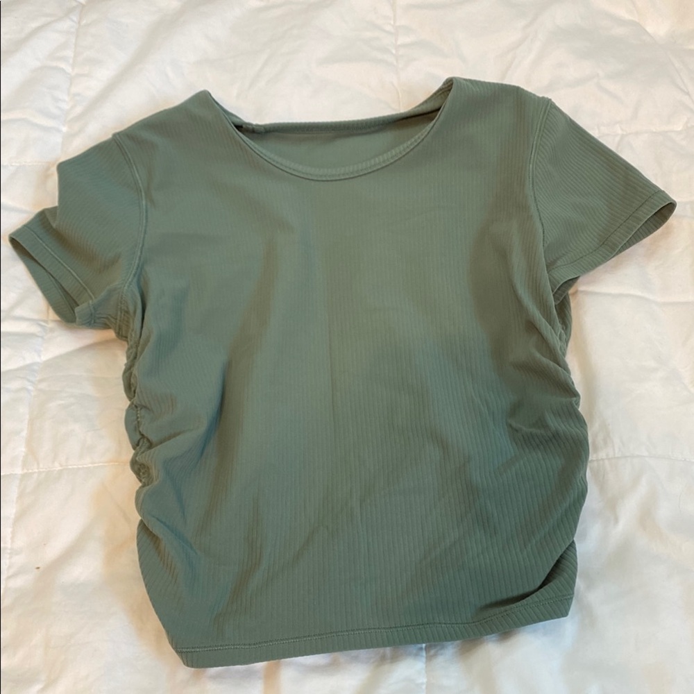 Cropped ribbed tee with rouching - dark forest
